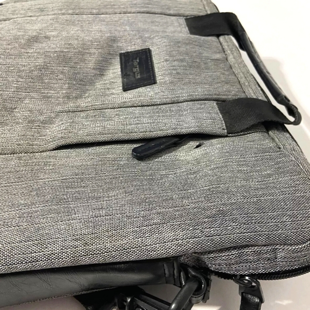 Targus Laptop Bag Gray, with strap. Side pockets and side zippers